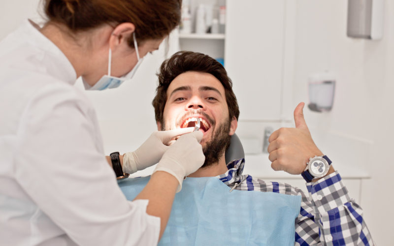 Come risolvere le sensazioni di fastidio ai denti e l’ipersensibilità al freddo e al caldo